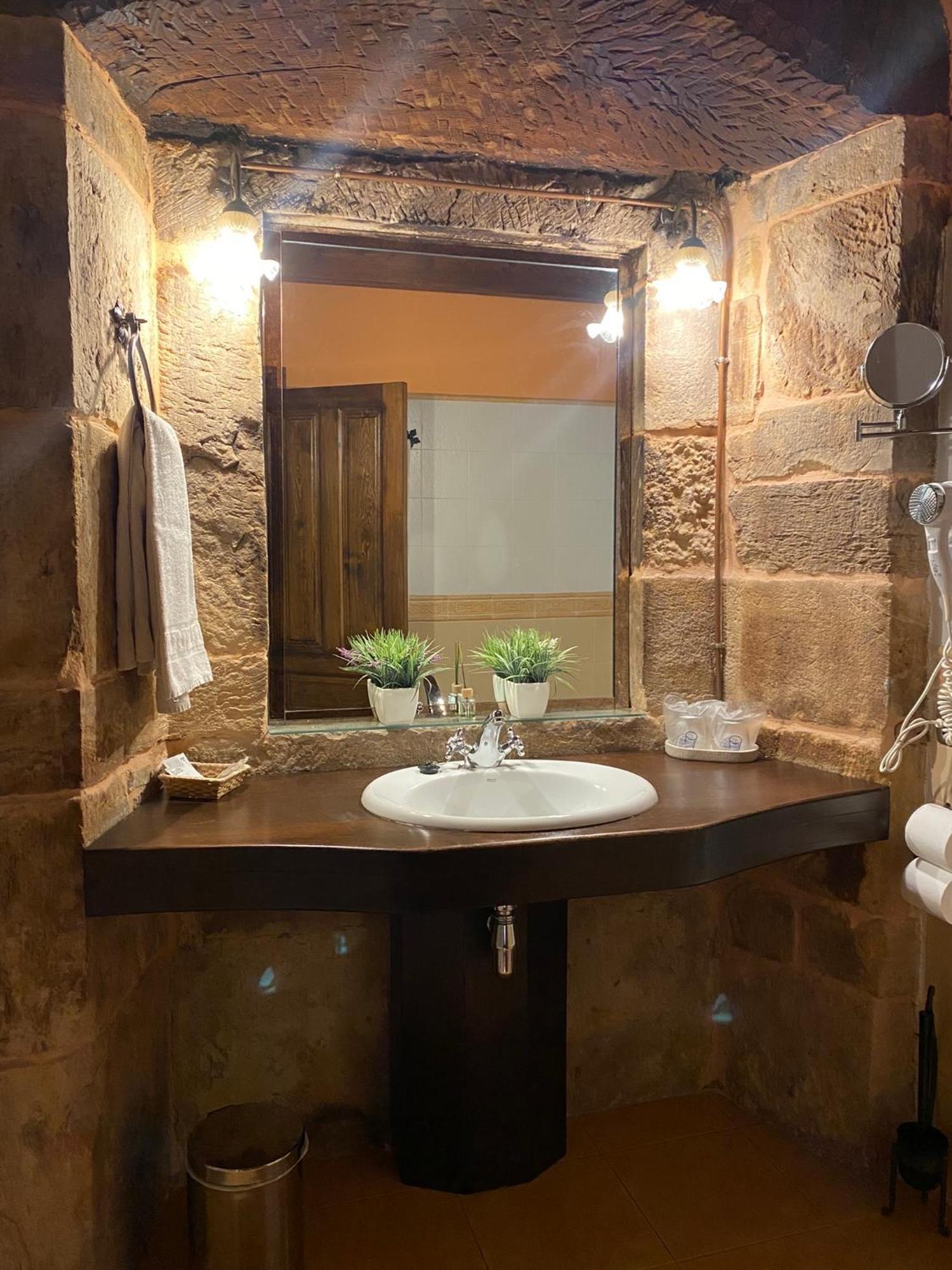 La Posada De Barro Infiesto Buitenkant foto