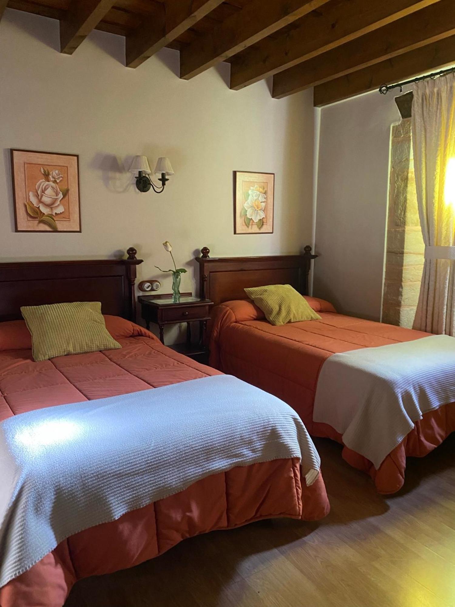 La Posada De Barro Infiesto Buitenkant foto